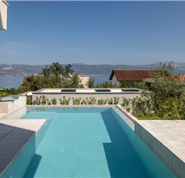 4-Bedroom Luxury Villa with Heated Pool, Ciovo near Trogir – Sleeps 8